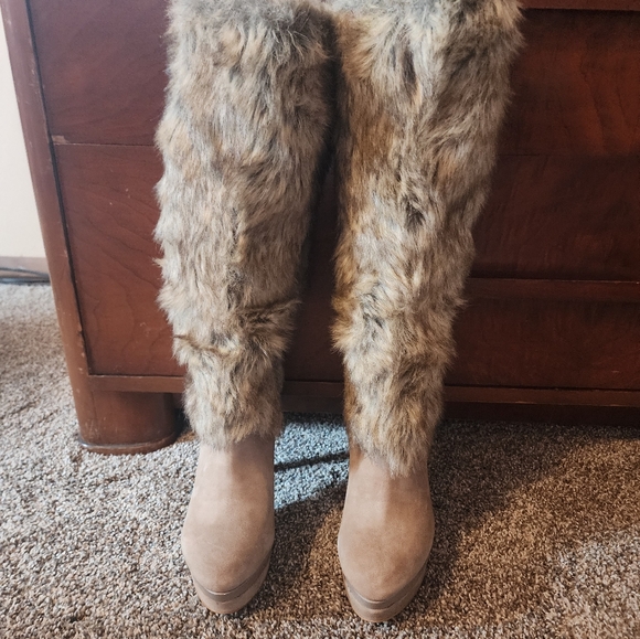 Fergie Captive Fur Boots size 7 - Picture 3 of 10